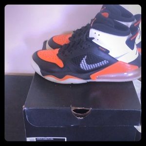 Jordan mars 270 size 7y